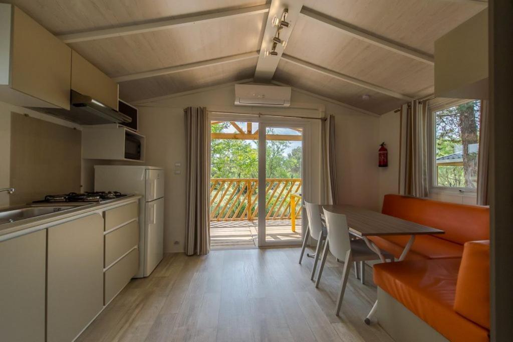 Camping Les Hautes Prairies Lourmarin Eksteriør bilde