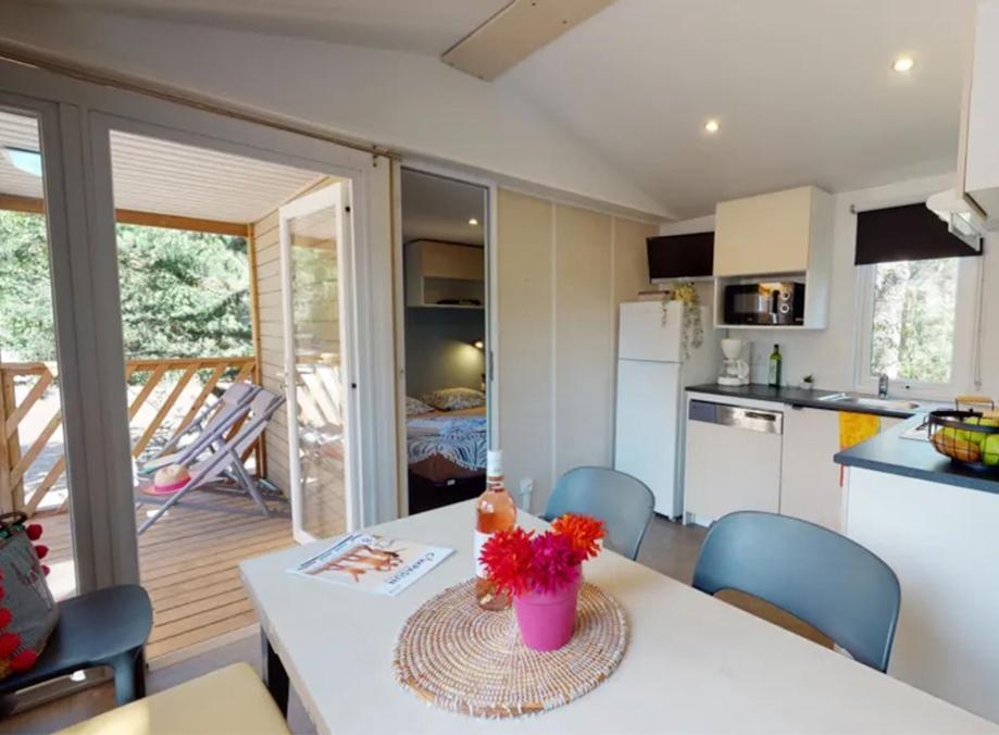 Camping Les Hautes Prairies Lourmarin Eksteriør bilde